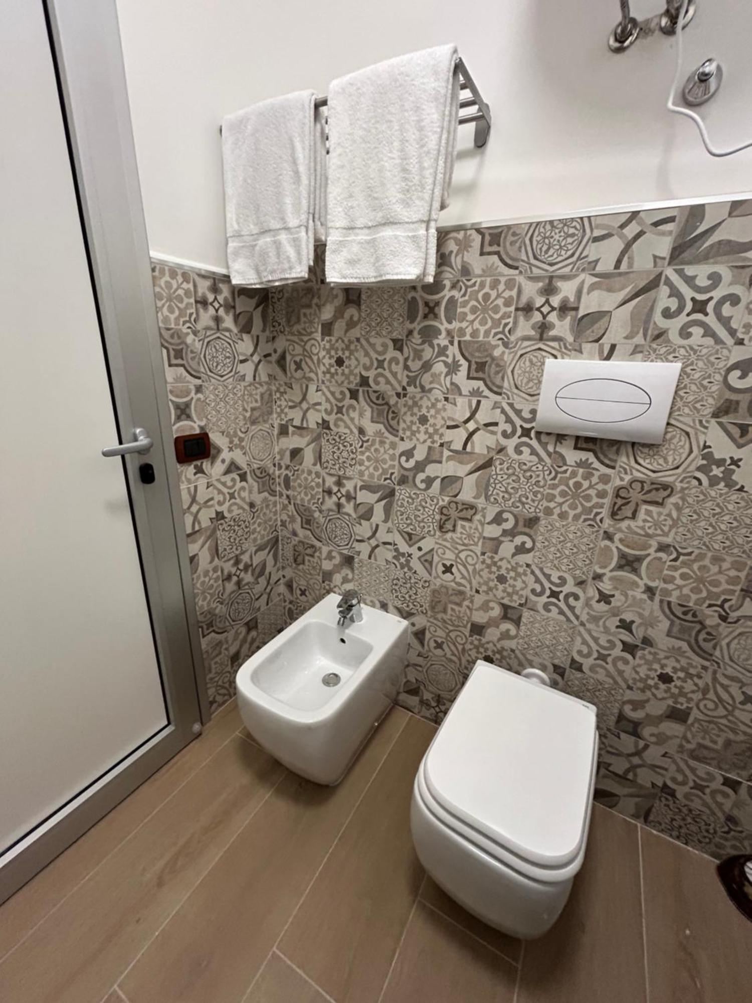 Bed and Breakfast Binario 14 Piazza Garibaldi Napoli Esterno foto